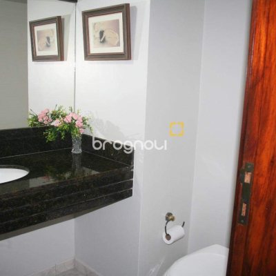 Apartamento com 264m², 4 quartos (sendo 2 suítes), 2 garagens, no bairro Agronômica em Florianópolis
