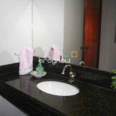 Apartamento com 264m², 4 quartos (sendo 2 suítes), 2 garagens, no bairro Agronômica em Florianópolis