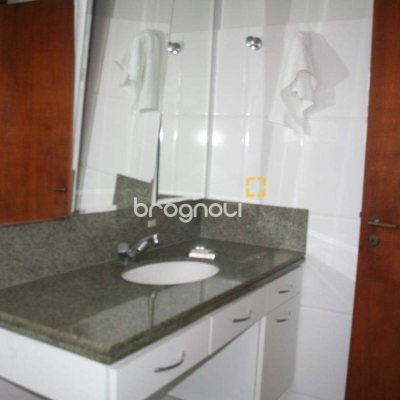 Apartamento com 264m², 4 quartos (sendo 2 suítes), 2 garagens, no bairro Agronômica em Florianópolis