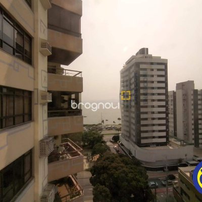Apartamento com 264m², 4 quartos (sendo 2 suítes), 2 garagens, no bairro Agronômica em Florianópolis