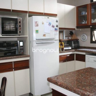 Apartamento com 264m², 4 quartos (sendo 2 suítes), 2 garagens, no bairro Agronômica em Florianópolis