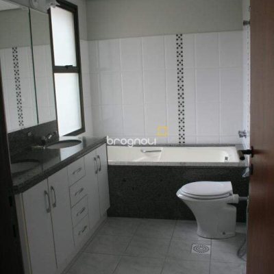 Apartamento com 264m², 4 quartos (sendo 2 suítes), 2 garagens, no bairro Agronômica em Florianópolis