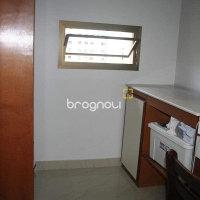 Apartamento com 264m², 4 quartos (sendo 2 suítes), 2 garagens, no bairro Agronômica em Florianópolis