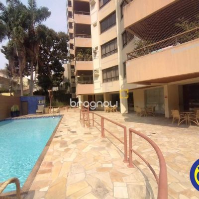 Apartamento com 264m², 4 quartos (sendo 2 suítes), 2 garagens, no bairro Agronômica em Florianópolis