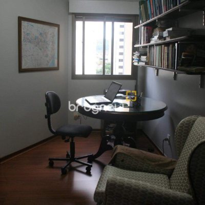 Apartamento com 264m², 4 quartos (sendo 2 suítes), 2 garagens, no bairro Agronômica em Florianópolis