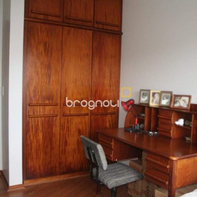 Apartamento com 264m², 4 quartos (sendo 2 suítes), 2 garagens, no bairro Agronômica em Florianópolis