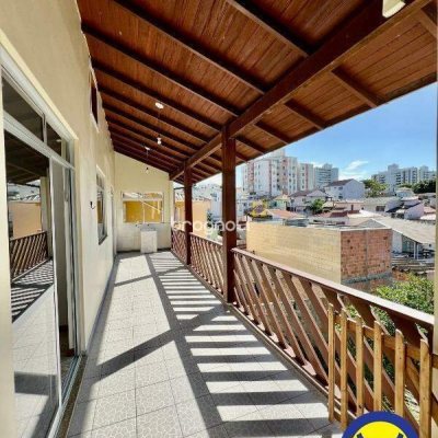 Casa com 239m², 4 quartos (sendo 2 suítes), 2 garagens, no bairro Jardim Atlântico em Florianópolis
