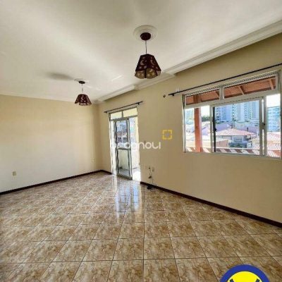 Casa com 239m², 4 quartos (sendo 2 suítes), 2 garagens, no bairro Jardim Atlântico em Florianópolis