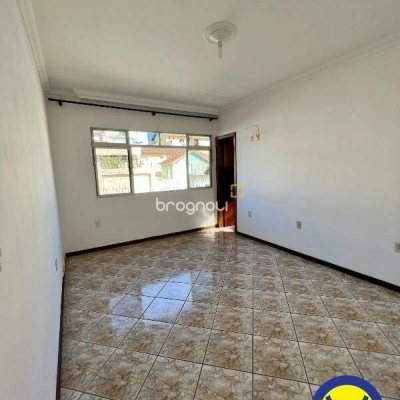 Casa com 239m², 4 quartos (sendo 2 suítes), 2 garagens, no bairro Jardim Atlântico em Florianópolis