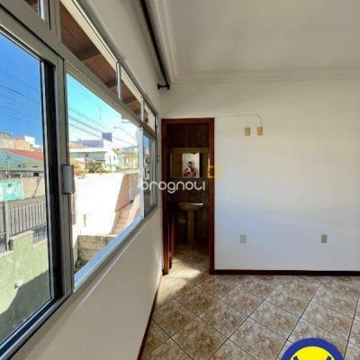 Casa com 239m², 4 quartos (sendo 2 suítes), 2 garagens, no bairro Jardim Atlântico em Florianópolis