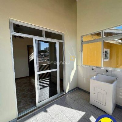 Casa com 239m², 4 quartos (sendo 2 suítes), 2 garagens, no bairro Jardim Atlântico em Florianópolis