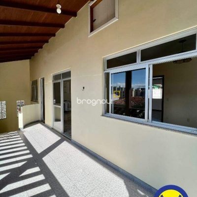 Casa com 239m², 4 quartos (sendo 2 suítes), 2 garagens, no bairro Jardim Atlântico em Florianópolis