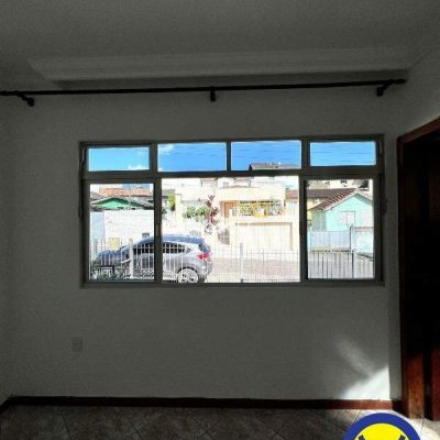 Casa com 239m², 4 quartos (sendo 2 suítes), 2 garagens, no bairro Jardim Atlântico em Florianópolis