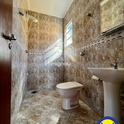 Casa com 239m², 4 quartos (sendo 2 suítes), 2 garagens, no bairro Jardim Atlântico em Florianópolis