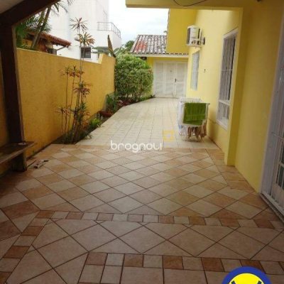 Casa com 151m², 3 quartos (sendo 3 suítes), 1 garagem, no bairro Jurerê Internacional em Florianópolis