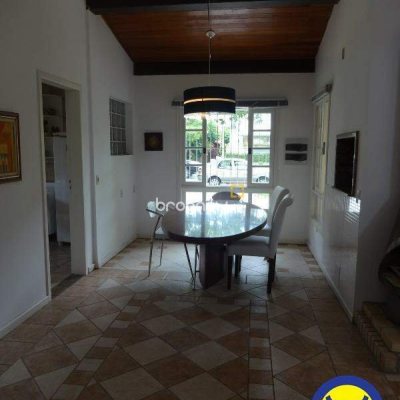 Casa com 151m², 3 quartos (sendo 3 suítes), 1 garagem, no bairro Jurerê Internacional em Florianópolis