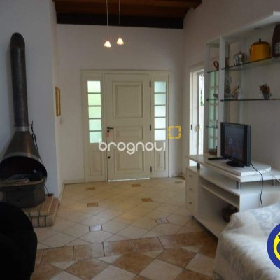Casa com 151m², 3 quartos (sendo 3 suítes), 1 garagem, no bairro Jurerê Internacional em Florianópolis