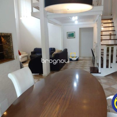 Casa com 151m², 3 quartos (sendo 3 suítes), 1 garagem, no bairro Jurerê Internacional em Florianópolis