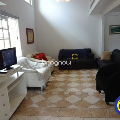 Casa com 151m², 3 quartos (sendo 3 suítes), 1 garagem, no bairro Jurerê Internacional em Florianópolis