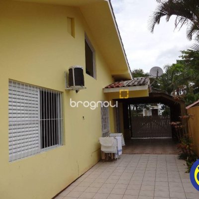 Casa com 151m², 3 quartos (sendo 3 suítes), 1 garagem, no bairro Jurerê Internacional em Florianópolis