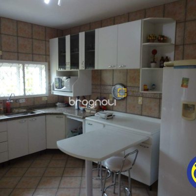 Casa com 151m², 3 quartos (sendo 3 suítes), 1 garagem, no bairro Jurerê Internacional em Florianópolis