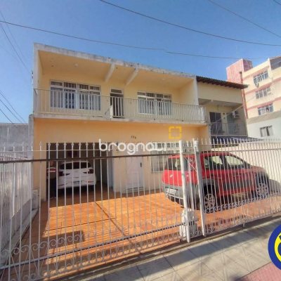 Casa com 330m², 5 quartos, 2 garagens, no bairro Balneário em Florianópolis