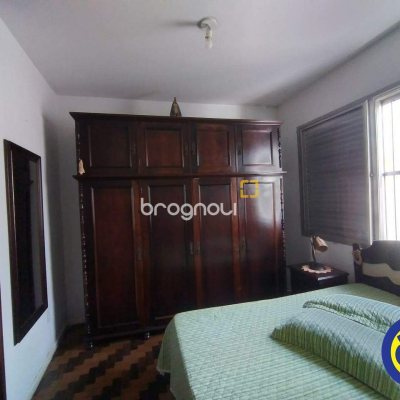 Casa com 330m², 5 quartos, 2 garagens, no bairro Balneário em Florianópolis