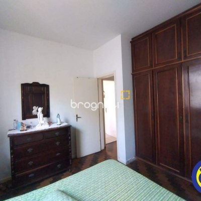 Casa com 330m², 5 quartos, 2 garagens, no bairro Balneário em Florianópolis