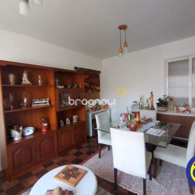 Casa com 330m², 5 quartos, 2 garagens, no bairro Balneário em Florianópolis