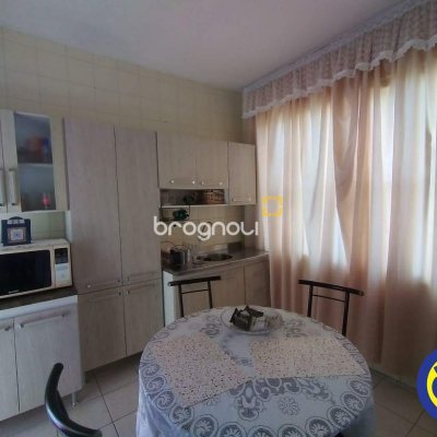 Casa com 330m², 5 quartos, 2 garagens, no bairro Balneário em Florianópolis