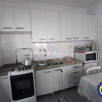 Casa com 330m², 5 quartos, 2 garagens, no bairro Balneário em Florianópolis