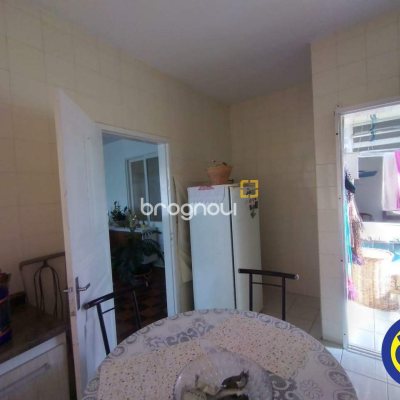 Casa com 330m², 5 quartos, 2 garagens, no bairro Balneário em Florianópolis