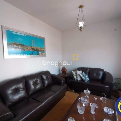 Casa com 330m², 5 quartos, 2 garagens, no bairro Balneário em Florianópolis