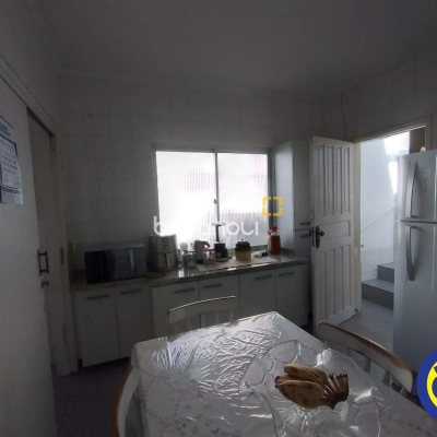 Casa com 330m², 5 quartos, 2 garagens, no bairro Balneário em Florianópolis