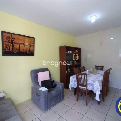 Casa com 330m², 5 quartos, 2 garagens, no bairro Balneário em Florianópolis
