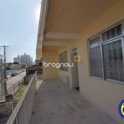 Casa com 330m², 5 quartos, 2 garagens, no bairro Balneário em Florianópolis