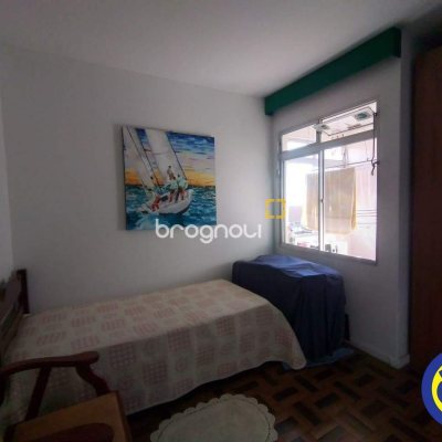 Casa com 330m², 5 quartos, 2 garagens, no bairro Balneário em Florianópolis