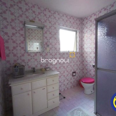 Casa com 330m², 5 quartos, 2 garagens, no bairro Balneário em Florianópolis