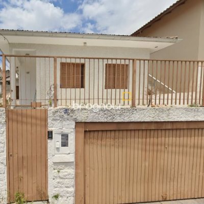 Casa com 185m², 4 quartos, 2 garagens, no bairro Agronômica em Florianópolis