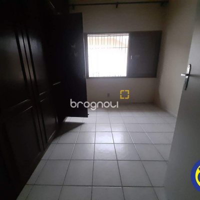 Casa com 185m², 4 quartos, 2 garagens, no bairro Agronômica em Florianópolis