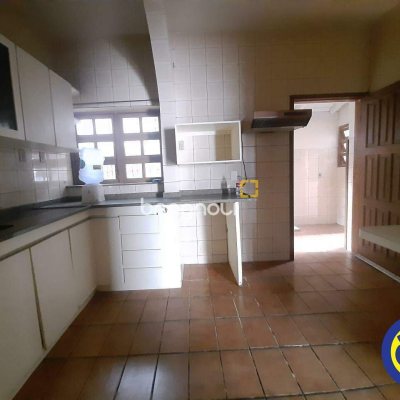 Casa com 185m², 4 quartos, 2 garagens, no bairro Agronômica em Florianópolis