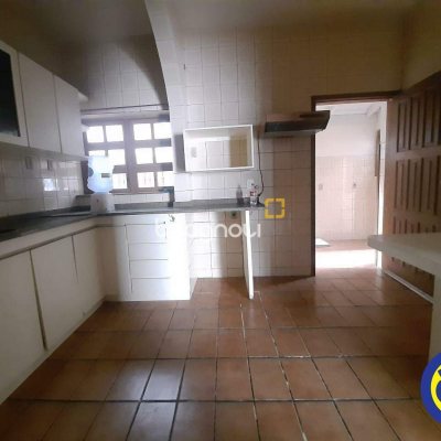 Casa com 185m², 4 quartos, 2 garagens, no bairro Agronômica em Florianópolis