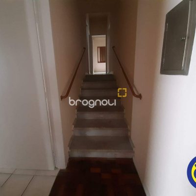 Casa com 185m², 4 quartos, 2 garagens, no bairro Agronômica em Florianópolis