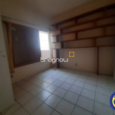 Casa com 185m², 4 quartos, 2 garagens, no bairro Agronômica em Florianópolis