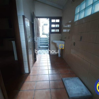 Casa com 185m², 4 quartos, 2 garagens, no bairro Agronômica em Florianópolis