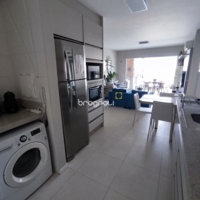 Apartamento com 95m², 3 quartos (sendo 1 suíte), 2 garagens, no bairro Ingleses em Florianópolis