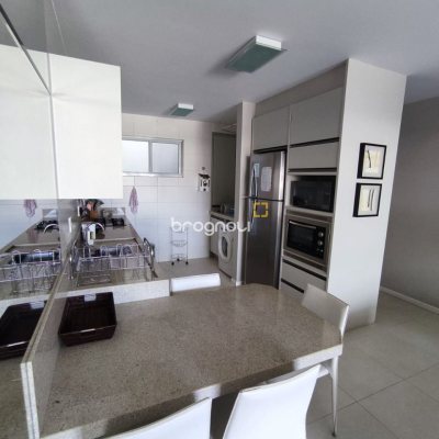 Apartamento com 95m², 3 quartos (sendo 1 suíte), 2 garagens, no bairro Ingleses em Florianópolis