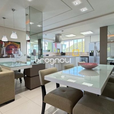 Cobertura com 406m², 4 quartos (sendo 4 suítes), 5 garagens, no bairro Santinho em Florianópolis