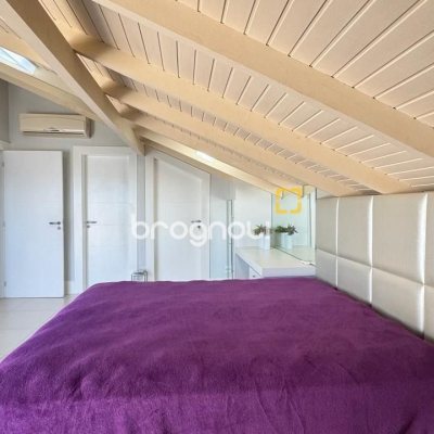 Cobertura com 406m², 4 quartos (sendo 4 suítes), 5 garagens, no bairro Santinho em Florianópolis