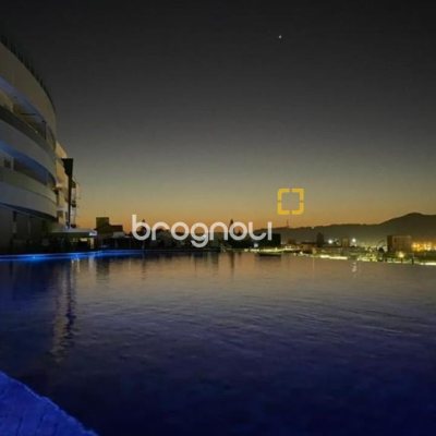 Apartamento com 180m², 3 quartos (sendo 3 suítes), 3 garagens, no bairro Ingleses em Florianópolis